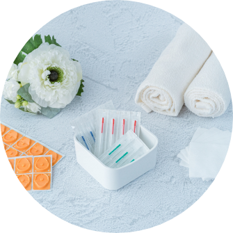 ストレッチをする女性のイラスト